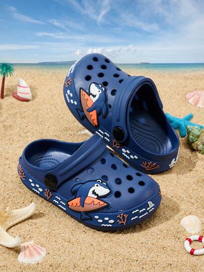 1双男童可爱鲨鱼图案休闲舒适时尚户外蓝色透气凉鞋，适合夏季穿着