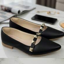 Sapatilha Feminina Bico Fino Preta com Tira de Spikes Dourados - Estilo Moderno - Preto - Visão 4