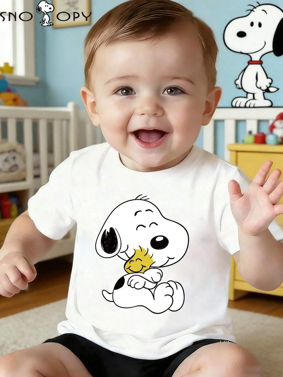 Authorized By Snoopy,Holding A Baby Bird, Cute Version Of Snoopy Casual And Simple Short-Sleeved Crew Neck T-Shirt For Baby Boys, Perfect For Summer Wear. - trắng - Xem 1