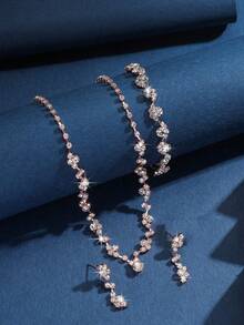 Bộ trang sức vàng hồng đính pha lê nhiều lớp, gồm dây chuyền, bông tai, vòng tay và nhẫn | Thiết kế sang trọng, tinh tế, phù hợp cho các buổi hẹn hò và phụ kiện thời trang hàng ngày. - Hoa hồng vàng - Xem 3