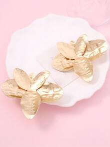 1 Pair Minimalist Fashionable Asymmetrical Exaggerated Metal Flower Stud Earrings For Women, Design - Flowers - View 5