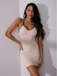 女士极简撞色滚边V领无缝修身吊带裙，可调节可拆卸细肩带，收腰提臀，塑造纤细腰腹曲线，提拉胸部，打造翘臀，打造流畅身形，适合日常、浪漫场合、派对、婚礼、产后恢复等多种场合，可单独穿着或搭配塑身衣。 - 杏色 - 查看 9