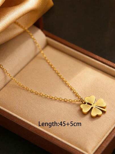 1件简约不锈钢四叶草吊坠项链，适合女性日常佩戴或通勤，也可作为送给她、母亲或母亲节的礼物。