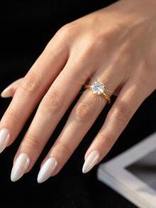 1枚1克拉四爪镶嵌莫桑石钻石戒指，925纯银，优雅订婚/结婚戒指，伴娘生日周年纪念礼物，新娘首饰 - 經典四爪莫桑鑽戒-1ct - 查看 7