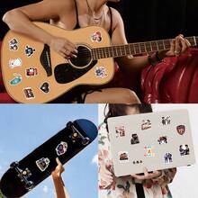 124张热感竞争贴纸，美观实用，可用于剪贴簿、日记本、笔记本电脑、保险杠、滑板、水瓶、电脑、手机、贺卡、相册、家具等。 - 彩色 - 查看 9