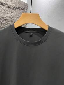 Camiseta de manga corta holgada con estampado de moda para hombres SU ER | Diseño exquisito | Esencial de verano | Fácil de combinar, mostrando tu estilo - Gris Oscuro - Ver 3