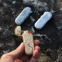 1 pieza Funda de encendedor con diseño de dragón de moda, diseño occidental moderno, artesanía de alta calidad, apariencia única, carcasa protectora resistente a los arañazos, caja de encendedor Merlion, funda de encendedor, adecuada para encendedor BIC J5 de tamaño completo - Caja de encendedor de metal a prueba de explosiones de moda y duradera, cierre a presión, compacta y ligera, diseño antideslizante, a prueba de explosiones, a prueba de viento, simple, retro y duradera, mejora tus accesorios diarios - Multicolor - View 2