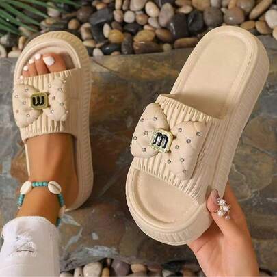  ASOFTER 26 Summer New Thick-Sole One-Piece Slide Sandals For Women, Light Khaki Color Rhinestone Bow Decor Platform Slip-On Slippers, Lightweight Soft Bottom Outdoor Slippers, Versatile For Daily Commute, Shopping, Beach, Vacation