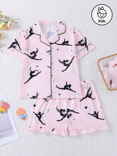两件套儿童睡衣套装，印花图案为跳舞女孩，舒适的翻领短袖上衣搭配松紧腰短裤，甜美可爱时尚睡衣，适合节日派对、休闲儿童睡衣和家居服穿着。