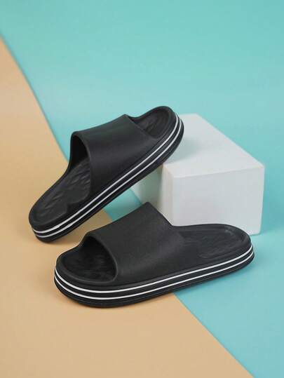 1双男童休闲舒适简约平底室内浴室拖鞋，适合夏季穿着