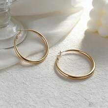 1pair Classic Large Hoop Earrings, Fashionable Minimalist Design, Versatile Circle Earrings Suitable For Daily Wear - Gold - View 8