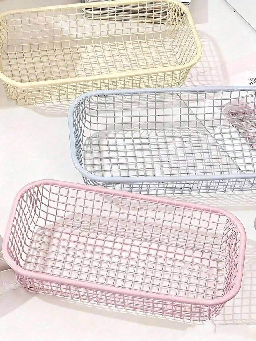 Cesta de almacenamiento de hierro de estilo clásico - Cesta de almacenamiento de hierro ovalada de estilo INS en color crema, con 3 opciones de color (azul/rosa/amarillo), estructura de metal sin costuras resistente, diseño multifuncional adecuado para organizar artículos de papelería, cosméticos y diversos elementos en el escritorio de la oficina, también es un cesto perfecto como accesorio fotográfico