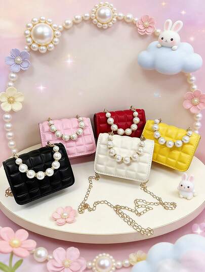 一款PU磁扣小众设计纯色方形迷你珍珠手提包，韩版精致链条单肩斜挎包，肩带舒适顺滑，用途广泛，适合日常出行和休闲娱乐，非常适合购物，也是送给朋友的理想礼物。