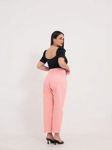 Calça Feminina Sarja Mom Bolso Detalhe Elástico Funcional Barra Dobrada Estilo Clássico Básica Luxo Social Cós Alto Candy Color Confortável Dia a Dia Escritório Noite Festa Rosa Liberdade de Movimento - Rosê - Visão 4