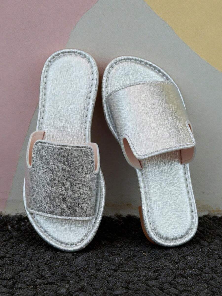 2026夏季款3-12岁女童银色PU皮人字拖凉鞋，防滑软底露趾公主风，适合生日派对、海滩度假和日常穿着 - 銀色 - 查看 1