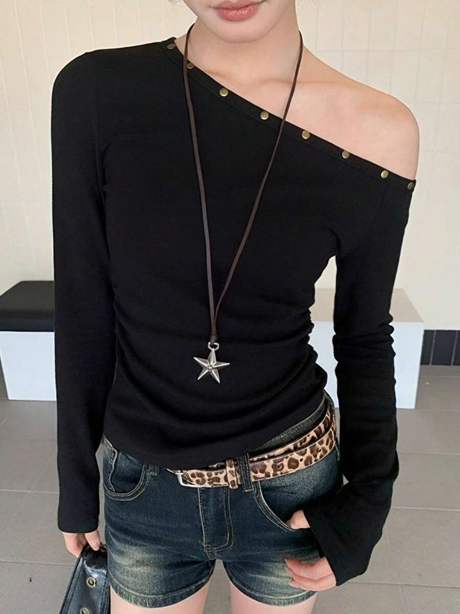 Retro American Sexy Studded Asymmetric Shoulder Long Sleeve Slim Fit Casual Top - Black - View 1