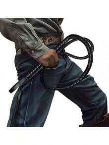 这款西部风格的鞭子采用优质人造皮革制成，不仅展现了传统牛仔装备的粗犷之美，而且还具有更强的耐用性和耐候性。 - 彩色 - 查看 13