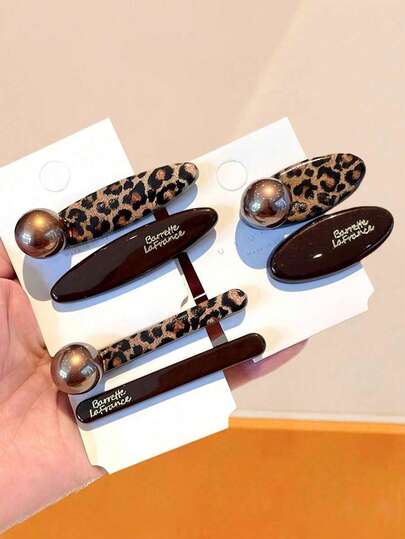 6个/套复古法式豹纹发夹，独特的字母造型侧夹，适合女性和女孩，用途广泛，可用于日常佩戴、特殊场合和派对，助您脱颖而出。随机款式，可用于固定刘海、打造侧边发型或装饰发型。