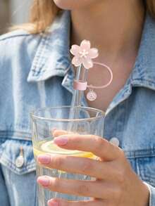 Bouchon de paille portable avec pendentif A-Z et décoration délicate de fleur de cerisier, accessoire de tasse à paille, couvercle de paille réutilisable en silicone anti-poussière, bouchon de paille, convient pour le bureau, le restaurant, le café, la cuisine, la chambre, les vacances, le camping, fournitures de voyage essentielles pour le printemps et l'été. Cadeau d'anniversaire, accessoire de mariage, cadeau de rentrée scolaire, cadeau de la fête des enseignants, cadeau de la fête des mères - Multicolore - Voir 9
