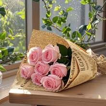 10张复古英文报纸包装纸 - 尺寸19.6*27.5英寸，厚牛皮纸。米色复古背景，印有英文字母。适用于花束包装和礼品盒包装。非常适合生日、情人节、白色情人节、复古派对和其他节日场合。经久耐用，抗撕裂。 - 彩色 - 查看 2