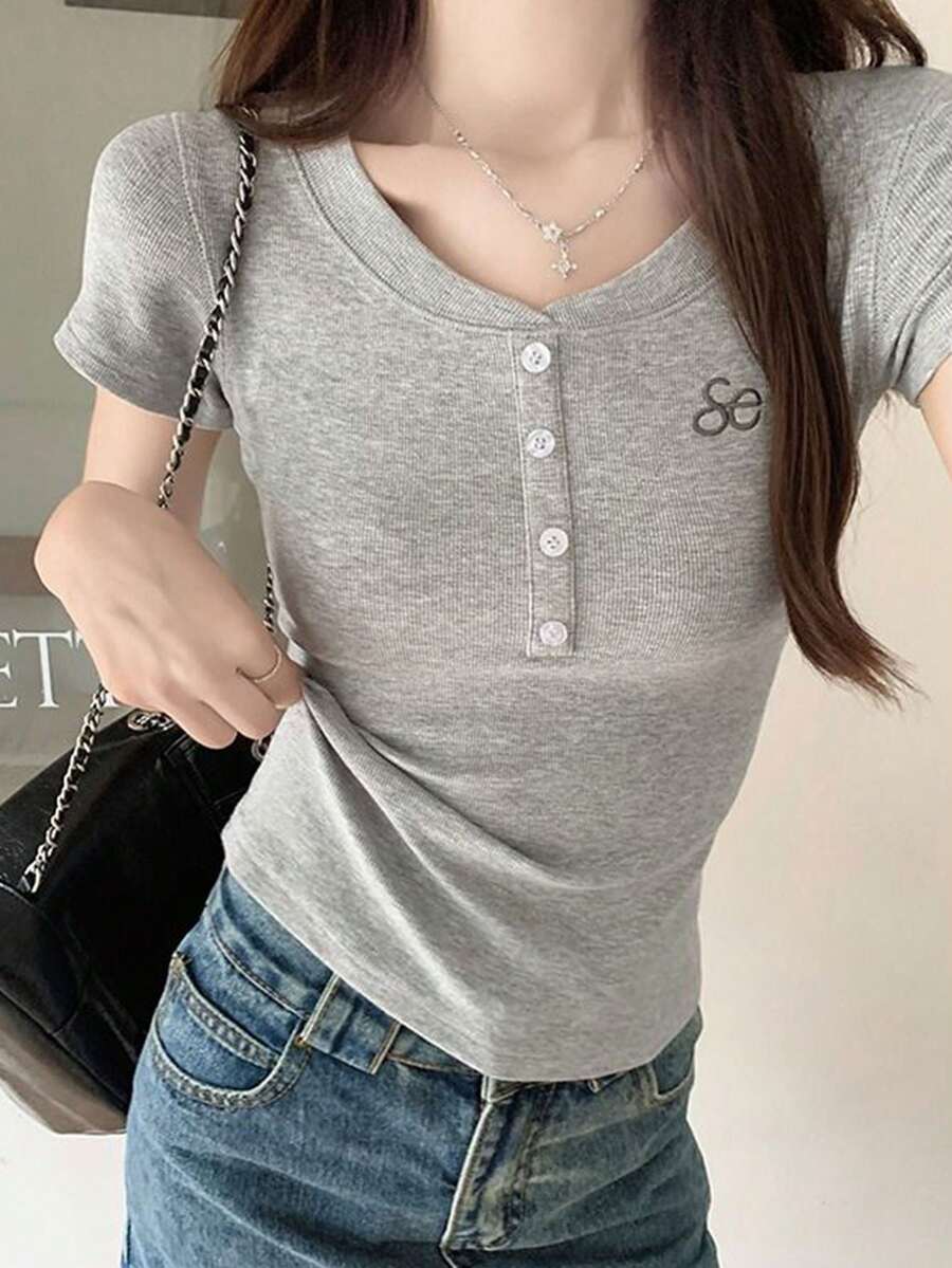 1 chiếc áo thun nữ tay ngắn thêu họa tiết, thiết kế độc đáo và ôm dáng, phong cách thường ngày mùa hè. - Màu Xám nhạt - Xem 1