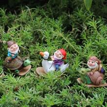 Conjunto de 1 Estátua de Fada em Resina Prateada com Miniaturas de Tartaruga, Pato e Caracol - Perfeita para Jardins de Fadas, Decoração Externa e Presentes de Ação de Graças, Estátuas Divertidas de Gnomos de Jardim, Decoração de Mesa para Pátio, Presentes com Estatuetas de Animais, Adequada para Decoração de Jardim de Fadas, Decoração de Natal e Dia dos Namorados - Scooter Anão - Ver 6