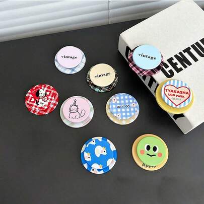 Thiết kế nhỏ gọn hình bánh quy màu hồng dễ thương, phù hợp với giá đỡ điện thoại từ tính MagSafe, đa năng.