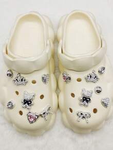 14 piezas Accesorios de lujo estilo Y2K para decorar zapatos: corona de oso plateada, dijes de resina, adornos con strass y lazos, hebillas para zuecos, clips con forma de corazón, decoraciones para sandalias, bolsas de playa y talla grande. Ideal para regalos de Navidad, Halloween, cumpleaños y fiestas. - Multicolor - Ver 3