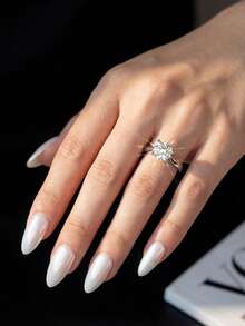 1枚1克拉四爪镶嵌莫桑石钻石戒指，925纯银，优雅订婚/结婚戒指，伴娘生日周年纪念礼物，新娘首饰 - 經典四爪莫桑鑽戒-1ct - 查看 4