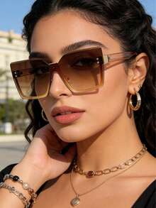 1pc Metal Diamond-Edged Fashion Decorative Glasses, Suitable For Daily Wear And Festivals, European And American Style Metal Half-Frame Glasses, Fashionable Minimalist Frameless Rimless Integrated Glasses For Men And Women, Personalized Street Style Runway Fashion Glasses, St. Patrick's Day - Champagne - View 4