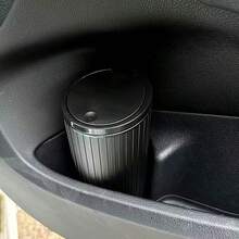 Papelera redonda de alta calidad para el coche con tapa, caja de almacenamiento de basura para el coche, diseñada para adaptarse a la mayoría de los portavasos y reposabrazos, adecuada para el almacenamiento en el coche, el hogar, los viajes por carretera y las salidas familiares, un accesorio esencial para todo propietario de automóvil, un regalo perfecto para nuevos conductores y entusiastas de los viajes por carretera, accesorio de decoración interior del coche - Multicolor - Ver 5
