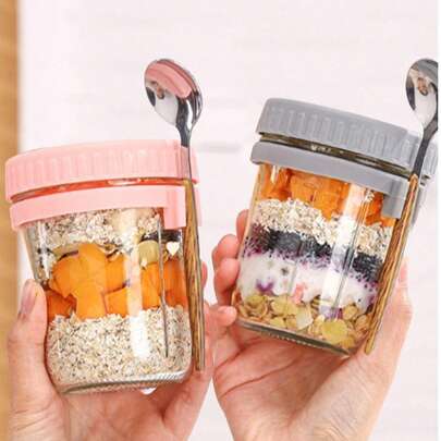 1 cốc yến mạch, hộp đựng thực phẩm qua đêm (có nắp xoay kín và thìa), hộp thủy tinh kín dung tích lớn để đựng sữa, yến mạch, salad trái cây, v.v. Cốc sữa ăn sáng di động, hộp đựng salad rau củ quả có vạch chia, dễ mang theo và vệ sinh, thích hợp cho gia đình, trường học, văn phòng, du lịch. Cốc sữa chua, hũ thủy tinh, đồ dùng nhà bếp, cốc, đồ thủy tinh, đồ uống.