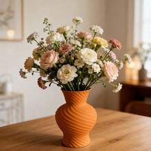 ORIZZONTE Jarrón decorativo moderno con superficie en espiral dinámica. Diseño escultural contemporáneo para flores, ramas y plantas artificiales. Idea de regalo para el hogar o la oficina. 100 % fabricado en Italia. Envío desde Italia. - color naranja - Ver 5