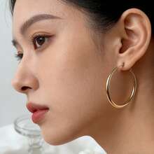 1pair Classic Large Hoop Earrings, Fashionable Minimalist Design, Versatile Circle Earrings Suitable For Daily Wear - Gold - View 4