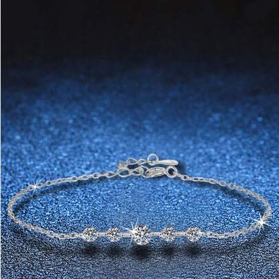 BLOVEMEE 1 chiếc vòng tay bạc 925 sang trọng tối giản, khảm 1 viên đá Moissanite 4.0mm và 4 viên 3.0mm, tổng cộng 0.7 carat, thích hợp cho nữ đeo hàng ngày, dự tiệc, đám cưới, Ngày Valentine, Ngày của Mẹ, làm quà tặng cho phù dâu, món quà trang sức lấp lánh dành cho phái đẹp.