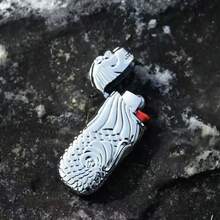 1 pieza Funda de encendedor con diseño de dragón de moda, diseño occidental moderno, artesanía de alta calidad, apariencia única, carcasa protectora resistente a los arañazos, caja de encendedor Merlion, funda de encendedor, adecuada para encendedor BIC J5 de tamaño completo - Caja de encendedor de metal a prueba de explosiones de moda y duradera, cierre a presión, compacta y ligera, diseño antideslizante, a prueba de explosiones, a prueba de viento, simple, retro y duradera, mejora tus accesorios diarios - Multicolor - View 3