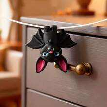 一件蝙蝠雕像挂件，适用于家居装饰、墙面装饰、办公桌摆设，也适合动物爱好者收藏展示。 - 彩色 - 查看 8