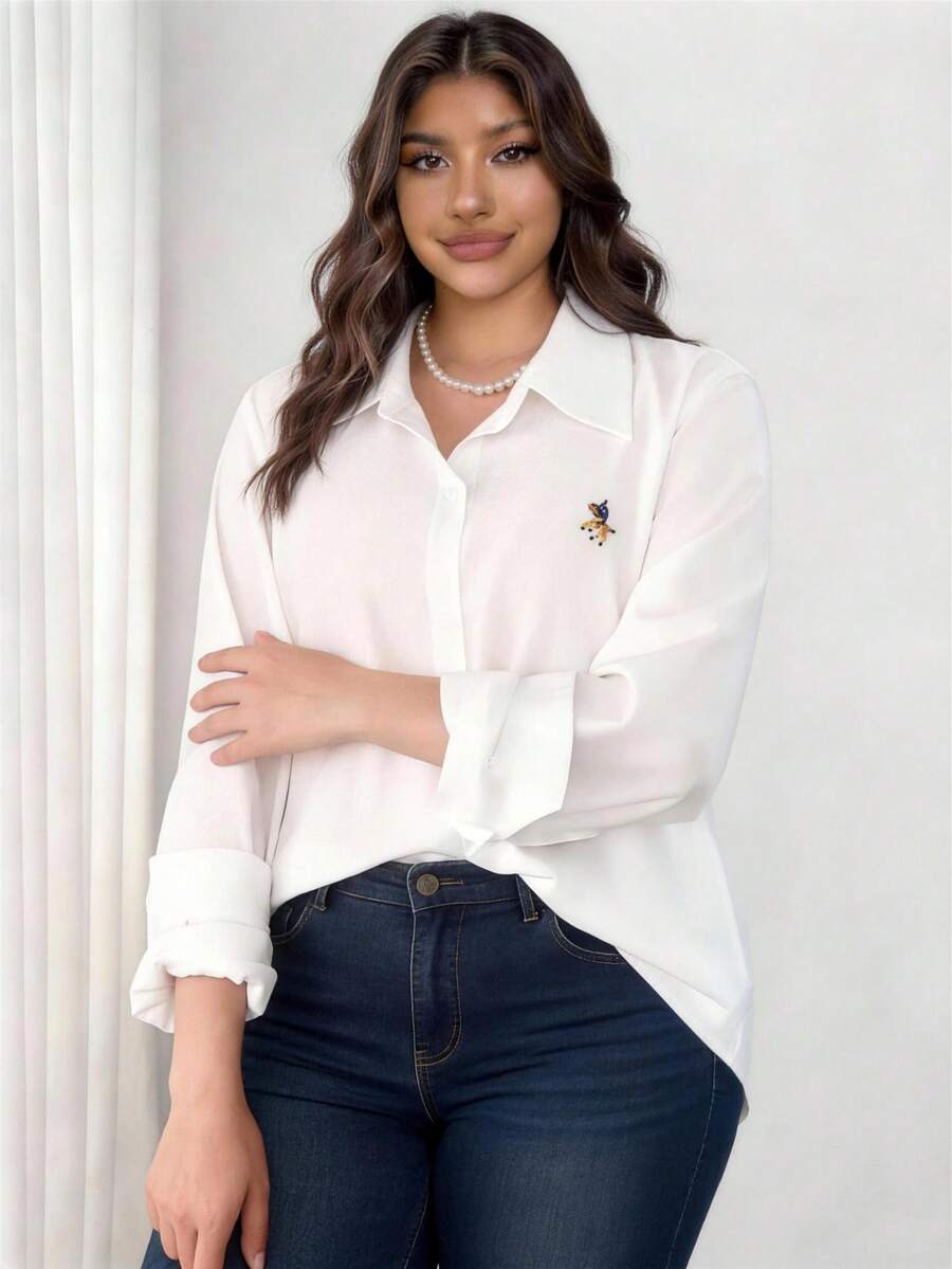 白色大码女式衬衫，带刺绣细节，复古优雅风格长袖纽扣大码衬衫 - 白色 - 查看 1