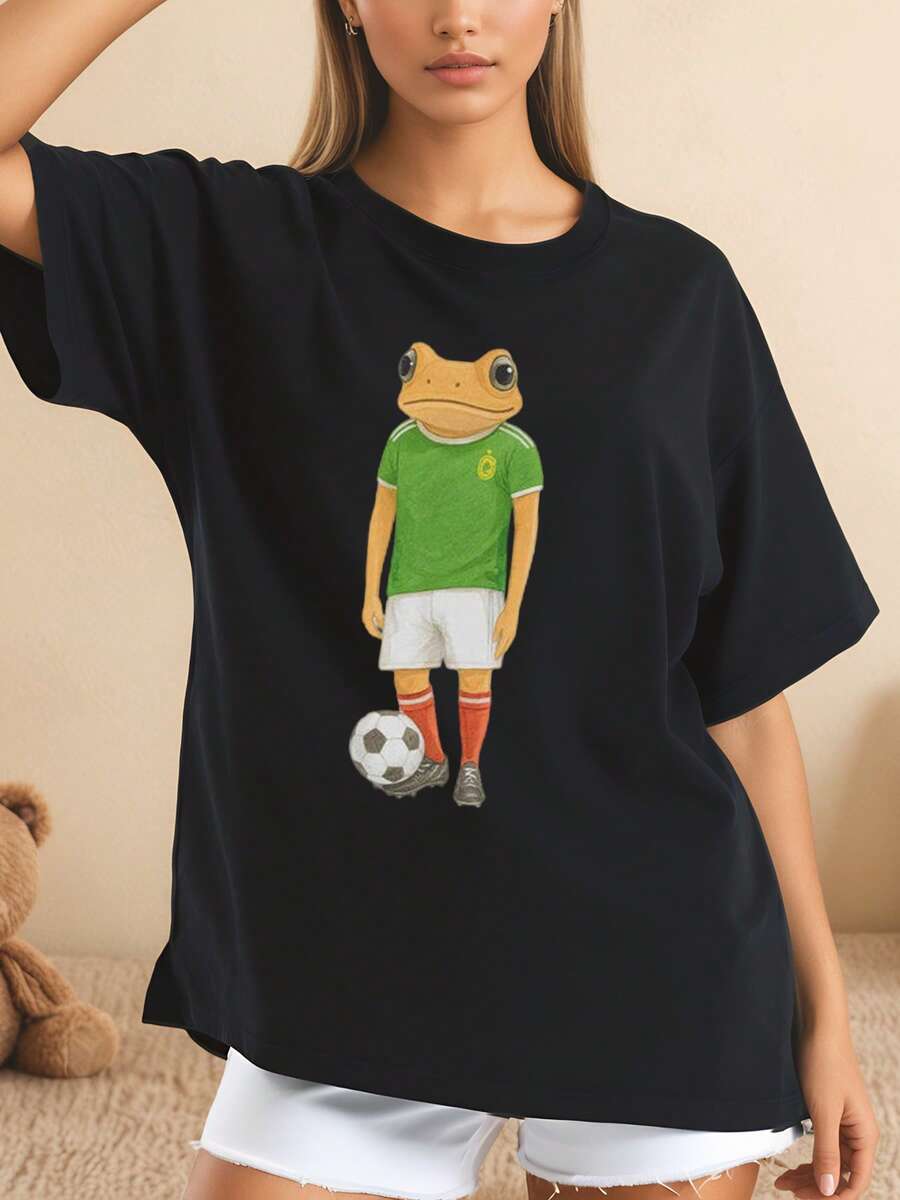 Rana Jugadora de Fútbol Verde y Blanco Camiseta Estampada para Mujer Diseño Divertido y Original Corte Amplio Ideal para Ocio Vacaciones y Eventos Casuales 220g - Negro - Ver 1