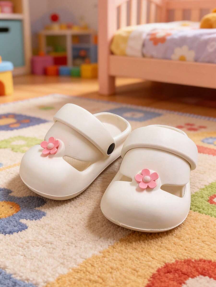 A Pair Of Summer New Children's Clogs Cartoon Teddy Bear Cute Boys And Girls Indoor And Outdoor Thick Soled Baby Beach Slippers - White - View 1