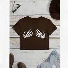 Cropped Raglan Top, Skull Hands Design, Halloween 2025 - Alternative Casual Grunge Punk Goth Blogger Style - 鏽棕色 - 查看 2
