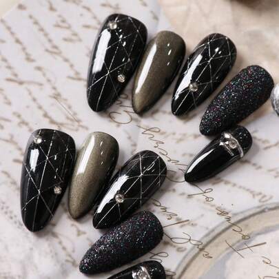 10片装亚克力美甲贴片，长款黑色棋盘格图案，纯手工制作，长款美甲贴片套装包含1张粘性贴片和1个迷你指甲锉。