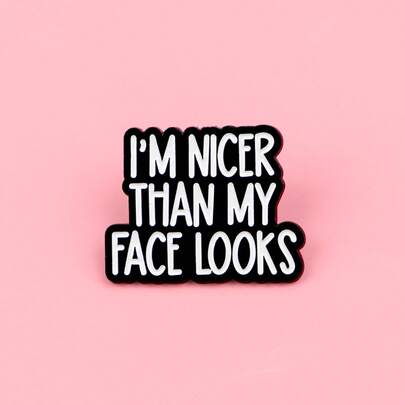 'R THAN MY FACE LOOKS' reversspeld en broche van emaille, decoratieve speld voor rugzak, cool en modieus, geweldig cadeau
