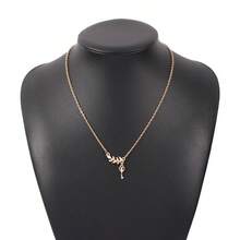 Collar con diseño elegante y vintage con dije colgante de hojas y llave - diseño lindo y sofisticado - Dije colgante - Ver 5