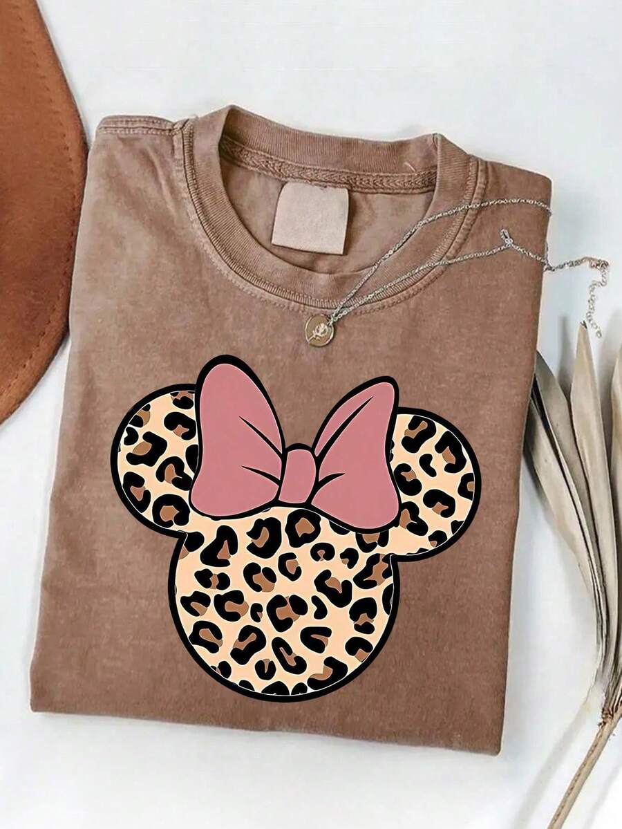 Disney Official Authorization | Mickey Mouse Leopard Print T-Shirt For Men And Women-Casual Short Sleeves-Opaque Fabric With Pink Bow Design-Machine Washable-Suitable For Summer Wear. - 卡其色 - 查看 1