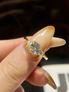 1枚精美3颗1.0克拉莫桑石925纯银戒指，适合订婚、结婚礼物、新娘高端珠宝 - 金色 - 查看 9