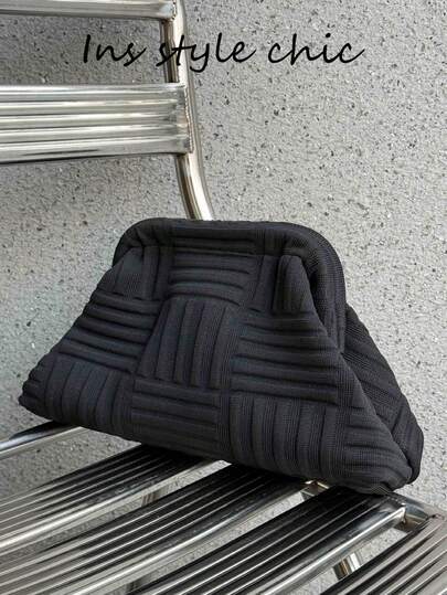 Este elegante y minimalista bolso de mano presenta un diseño de unicolor y un cierre a presión. El espacioso interior puede contener llaves, lápiz labial, cosméticos y otros artículos esenciales cotidianos. Adecuado para diversas ocasiones, incluyendo compras, salidas, citas, viajes de negocios, viajes, fiestas y traslados diarios.