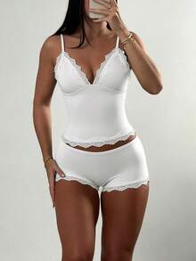 Conjunto de 2 piezas de top de camisola con escote en V de encaje y shorts de encaje suave para mujer en verano - Blanco - Ver 8