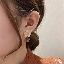 1 Pair Flower Earrings Women Cute Stud Earrings Cool Party Jewelry Valentine's Day Gift For Women Mom Family Friends - 卡其色 - 查看 3