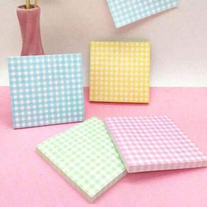 方格便签本，因其美观的外观而深受学生喜爱，用于记录遗忘的信息、DIY日记装饰、材料拼贴画、剪贴簿、子弹笔记笔记本、手工艺品、返校用品、冬季用品、感恩节、圣诞节、沙特国庆日、生日、节日、送给男友/女友的礼物以及成人用品。